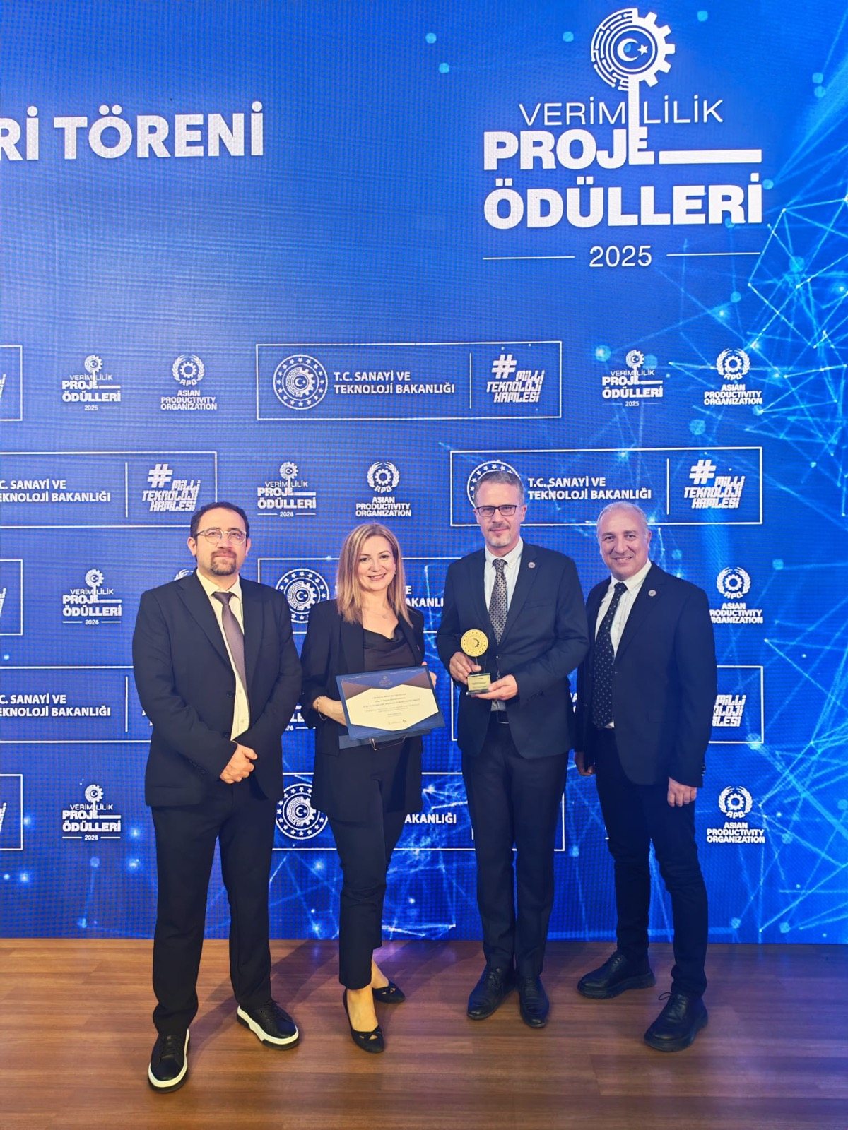 NG Kütahya Seramik üçüncülük ödülünü aldı