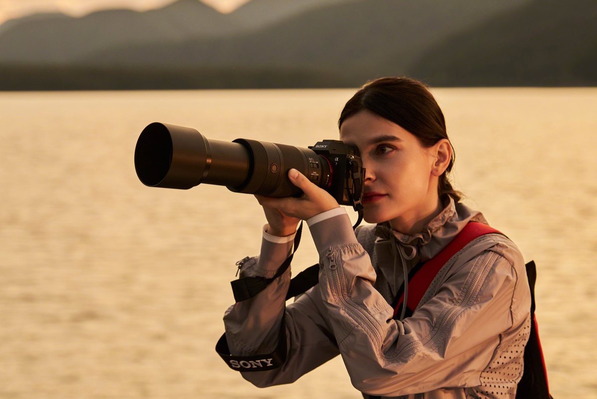 Sony yeni kompakt telefoto lensini tanıttı