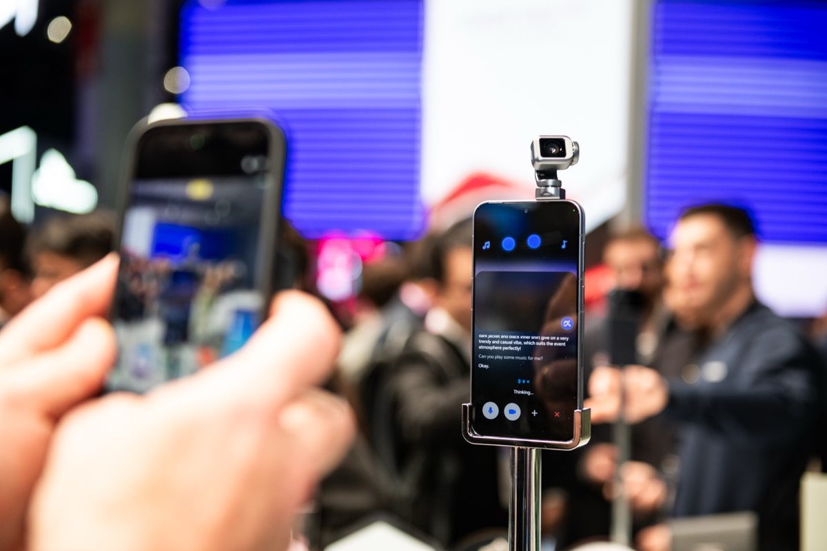 HONOR Robot Phone için Çin satış takvimini açıkladı