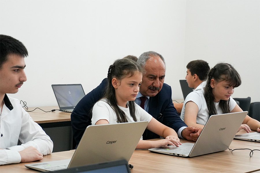 Zafer Yolu’nda bilişim sınıfı ve spor sahası tamamlandı