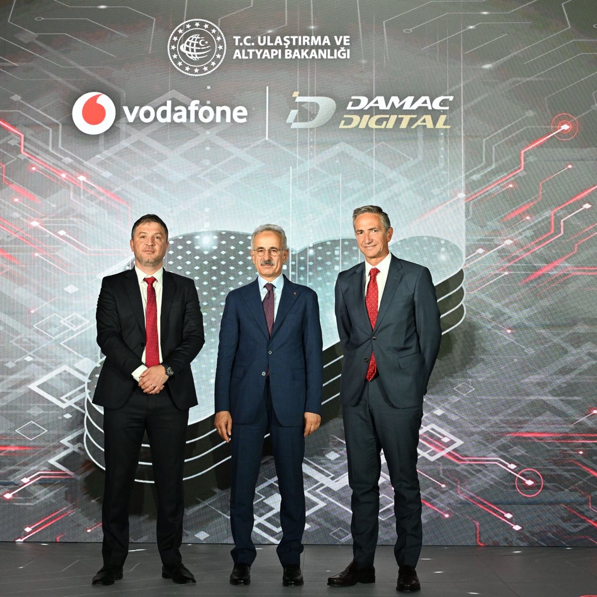 Vodafone İzmir Veri Merkezi’nin ilk fazını açtı