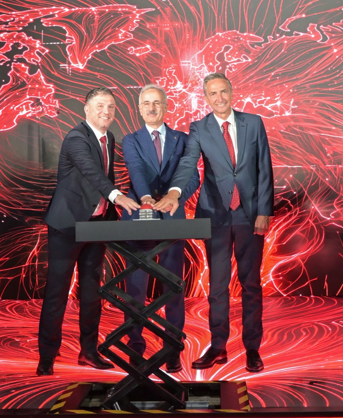 Vodafone İzmir Veri Merkezi’nin ilk fazını açtı
