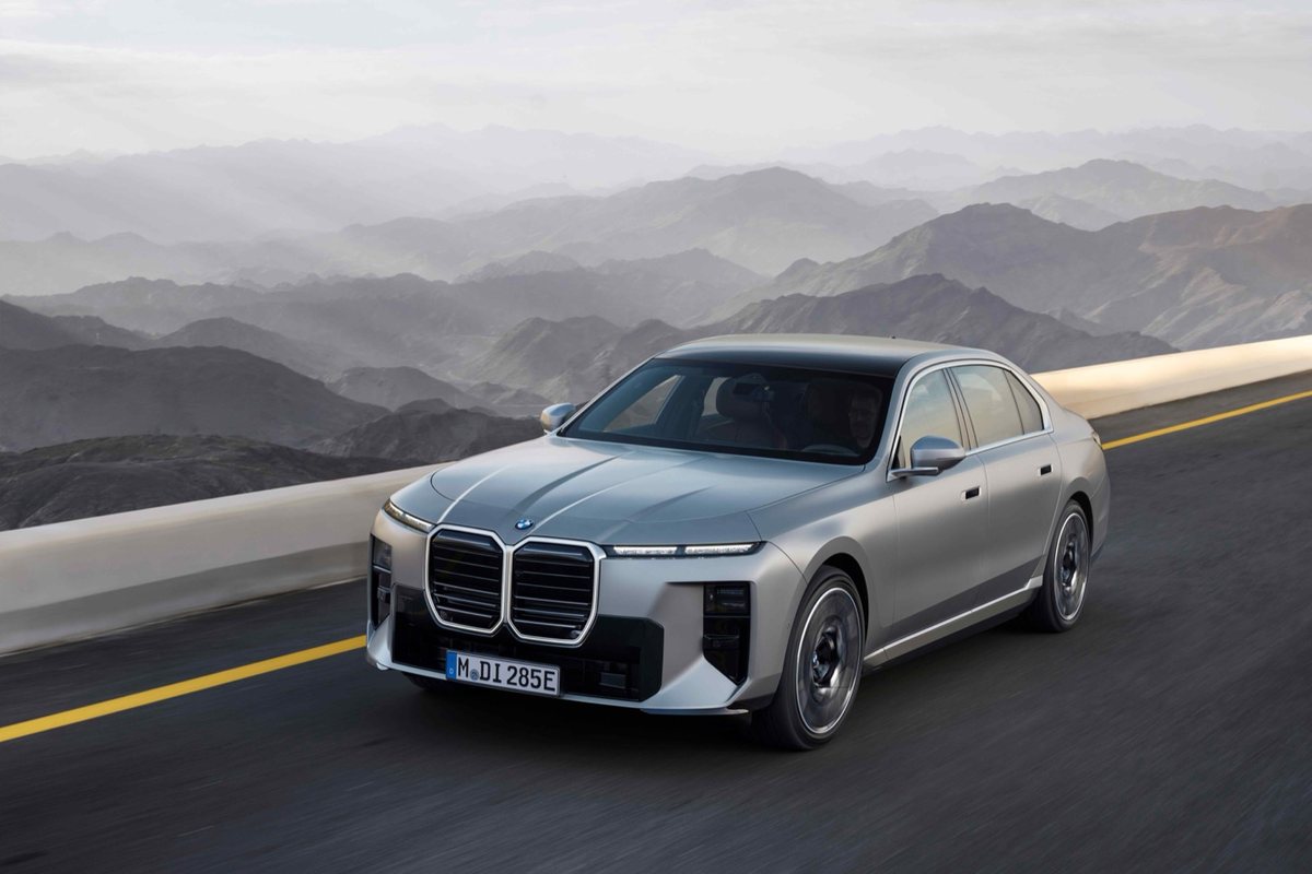 BMW yeni lüks sedan serisini Türkiye'de satışa sundu