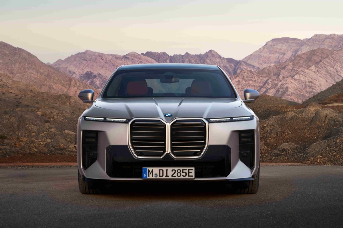 BMW yeni lüks sedan serisini Türkiye'de satışa sundu