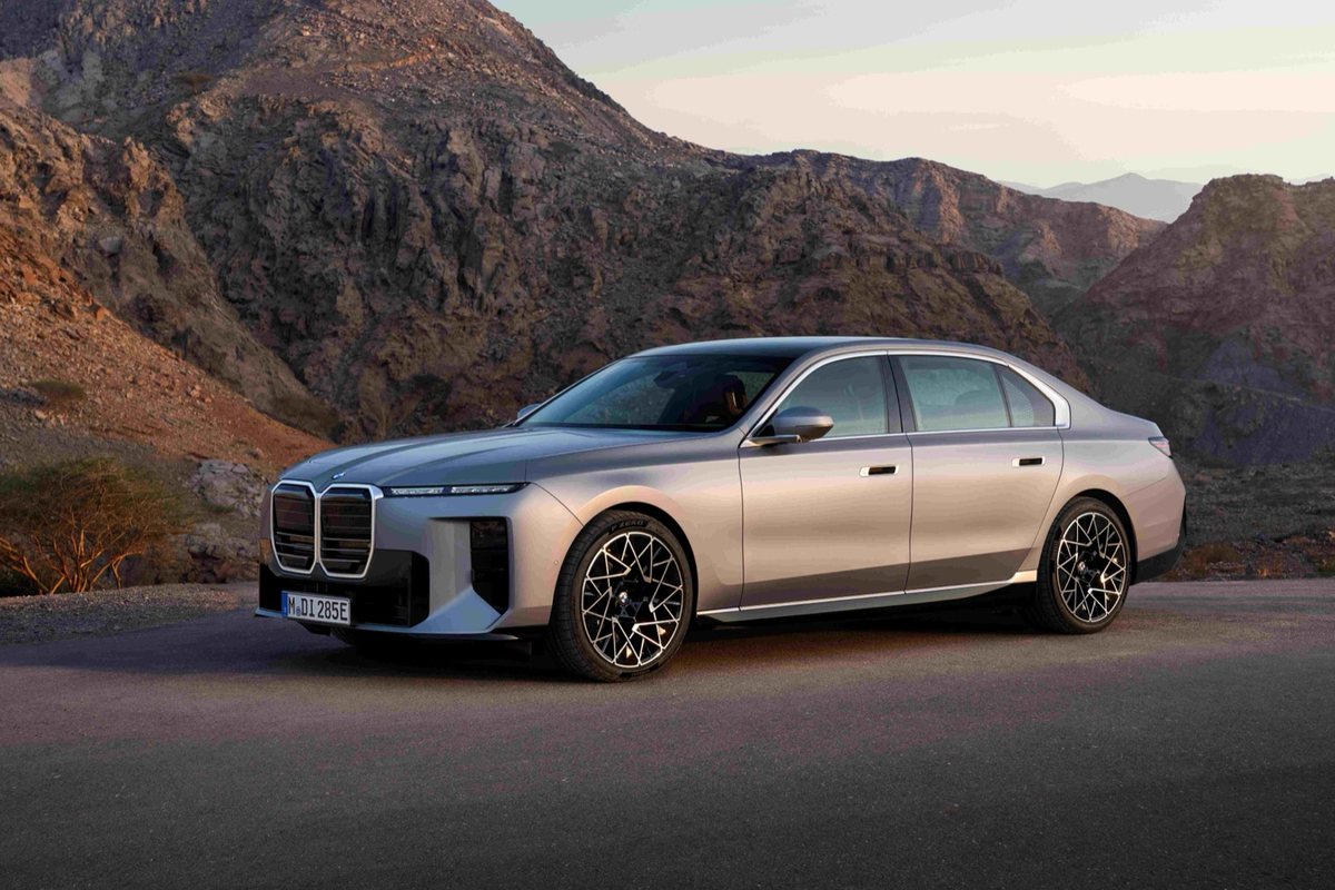 BMW yeni lüks sedan serisini Türkiye'de satışa sundu