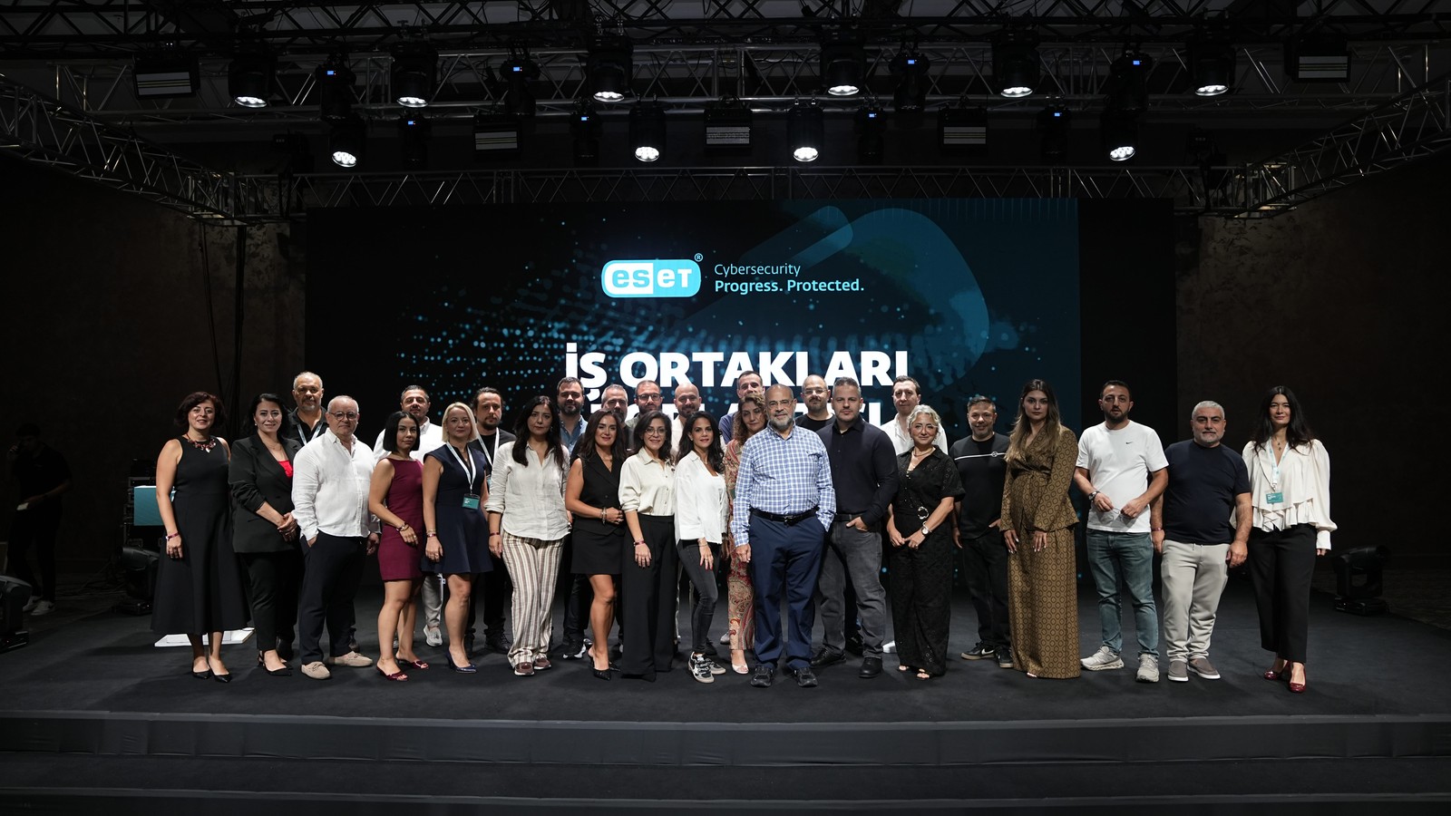 ESET Türkiye iş ortaklarına 12 kategoride 31 ödül verdi