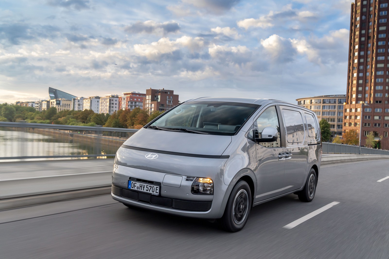 Hyundai, 450 km menzilli elektrikli panelvan STARIA Cargo’yu duyurdu