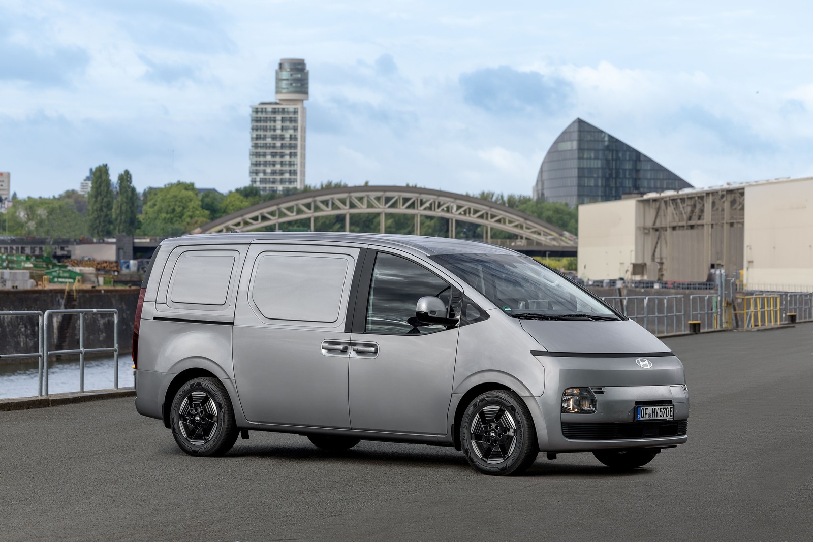 Hyundai, 450 km menzilli elektrikli panelvan STARIA Cargo’yu duyurdu