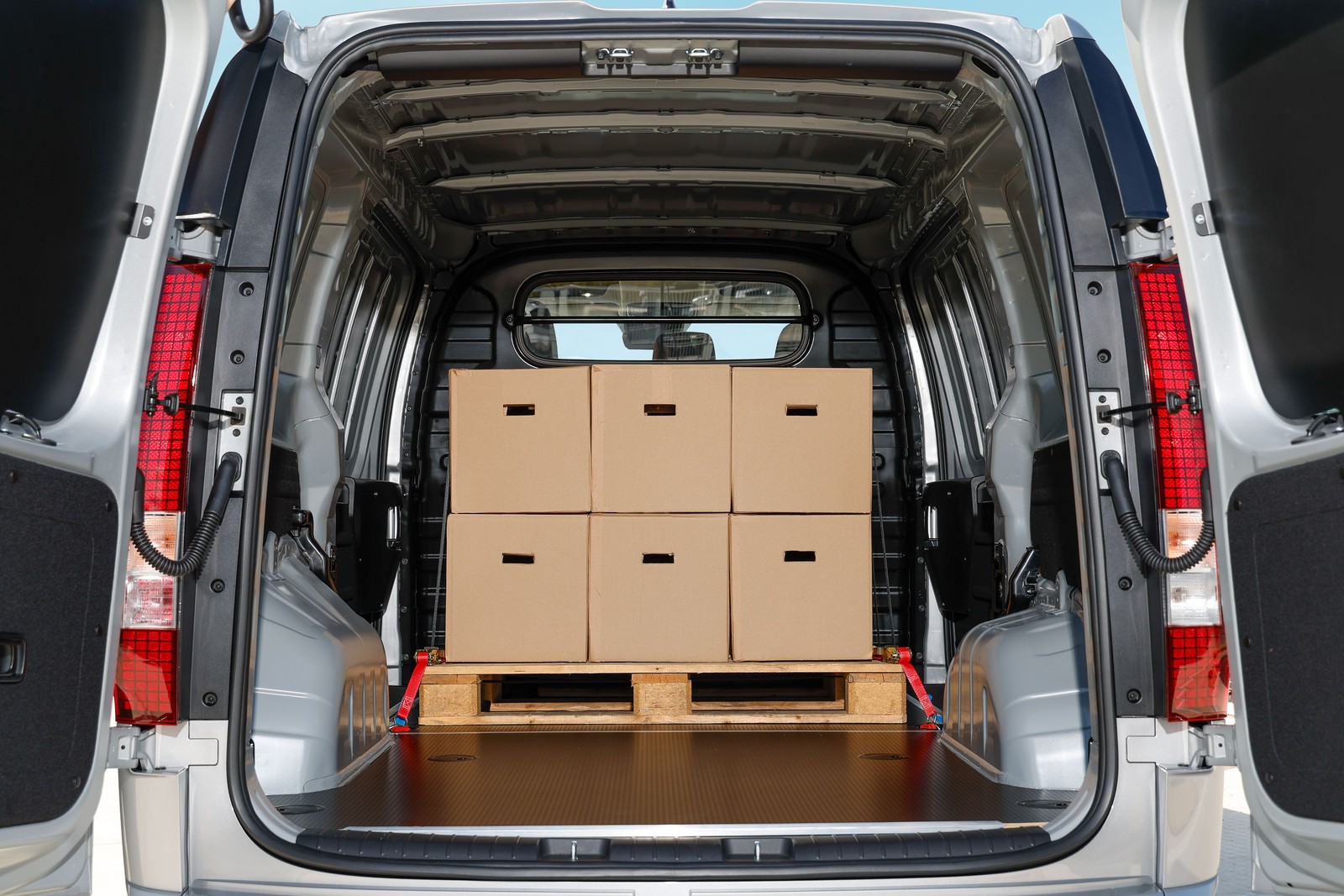 Hyundai, 450 km menzilli elektrikli panelvan STARIA Cargo’yu duyurdu
