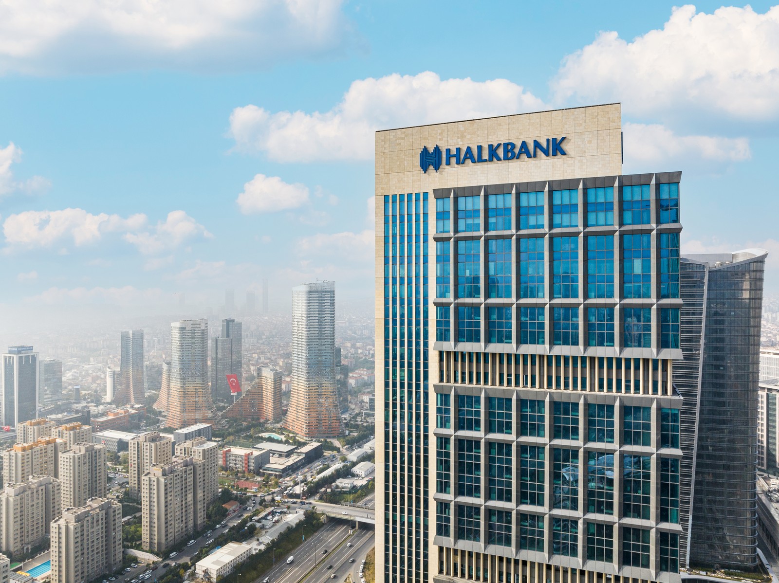 Halkbank ürün ve hizmet bilgilerini ChatGPT üzerinden erişime açtı