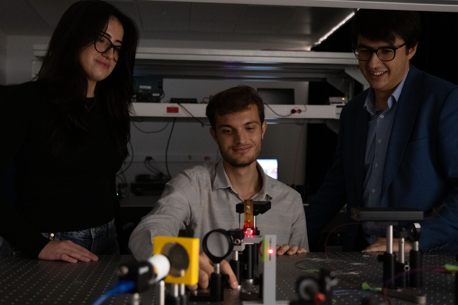 Koç Üniversitesi, yapay zekâ hesaplamasının bir kısmını ışığa devretti