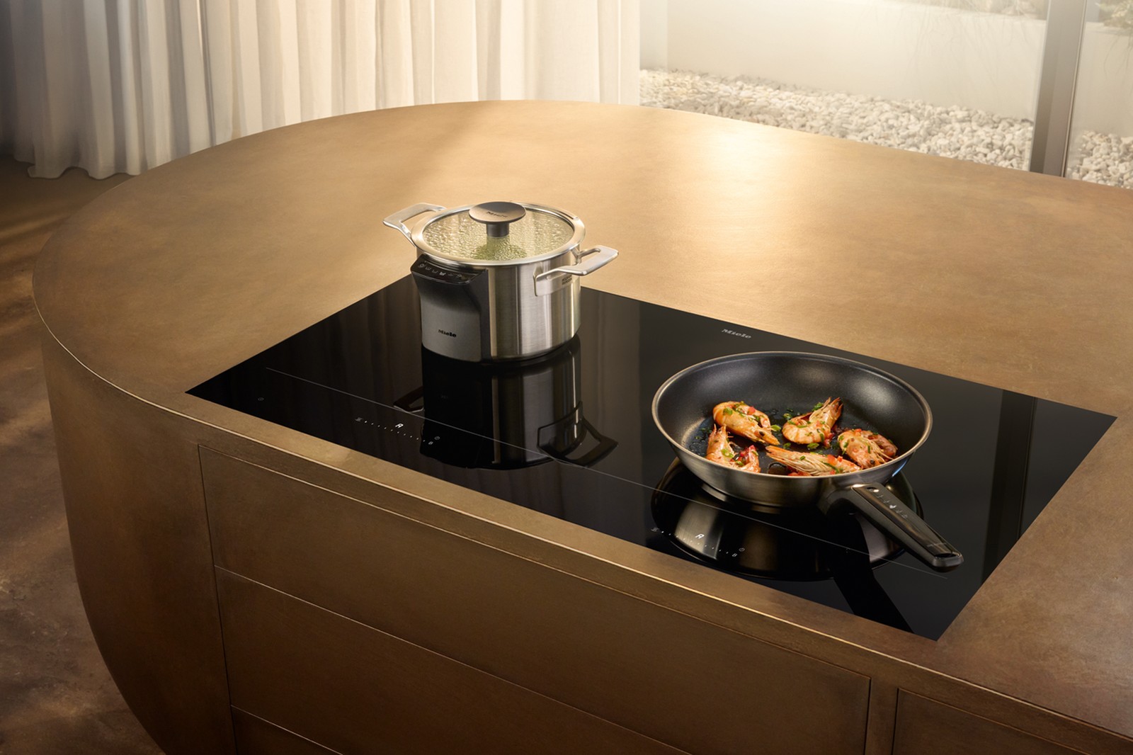 Miele, M Sense sensörlü KM 8000 indüksiyonlu ocak serisini tanıttı