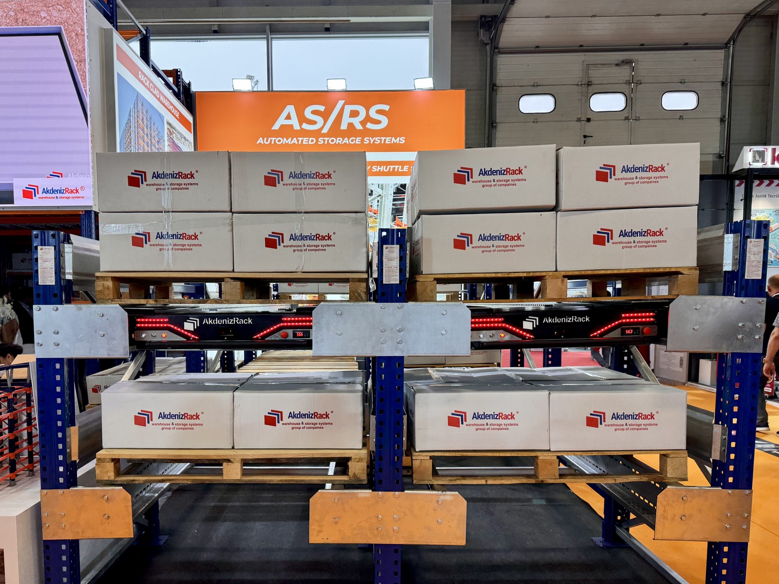 Akdenizrack, Eurasia Packaging’de kendi ürettiği iki robotu sergiledi