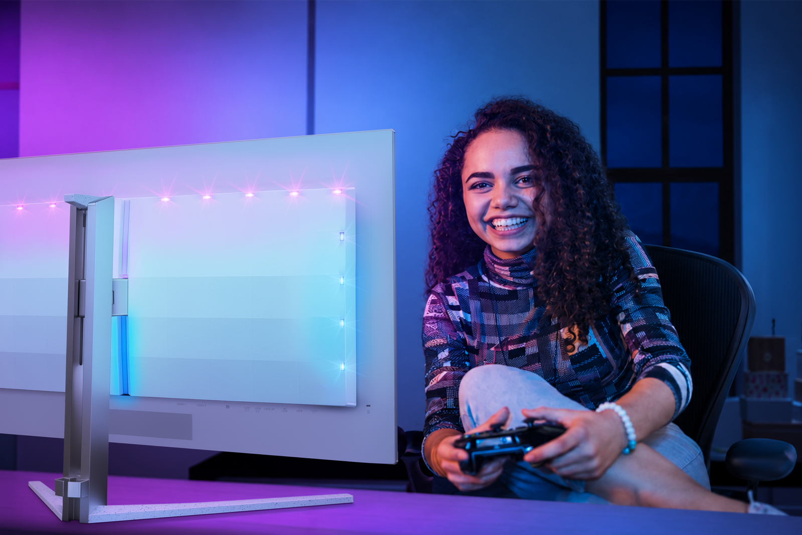 Philips Evnia konsol monitörlerinde QD-OLED ve Ambiglow sunuyor